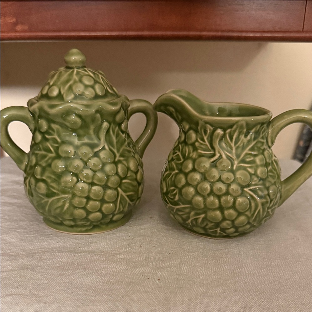 Green Grape Relief Ceramic Creamer and Sugar Set